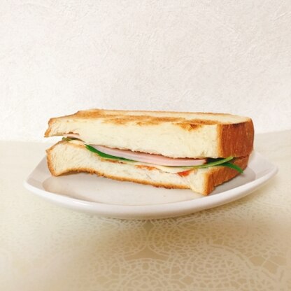 おはようございます♪
大葉の入ったサンドイッチが好きです( ♡ᴗ♡ ) 今朝は少し肌寒かったので、トーストサンドがぴったりでした！
旨旨ごちそう様でした❣️
